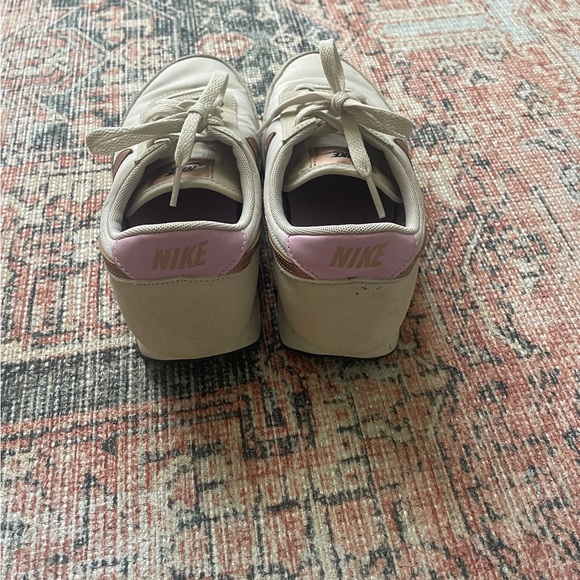 Nike Sneakers - Picture 3 of 6